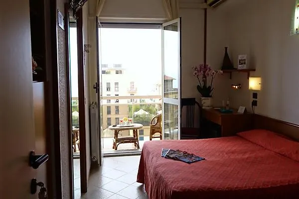 Hotel Careni Villa Italia Finale Ligure 3*,  Italia